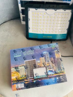 200W Outdoor/Indoor Solar Flood Light