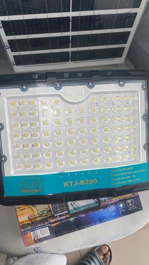 200W Outdoor/Indoor Solar Flood Light