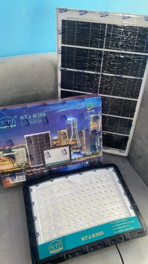 300W Outdoor/Indoor Solar Flood Light